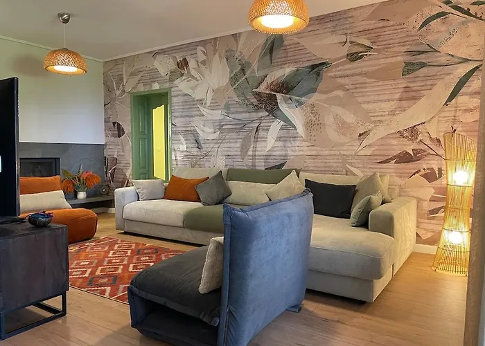 Pinea Mare Golem (Tirana)